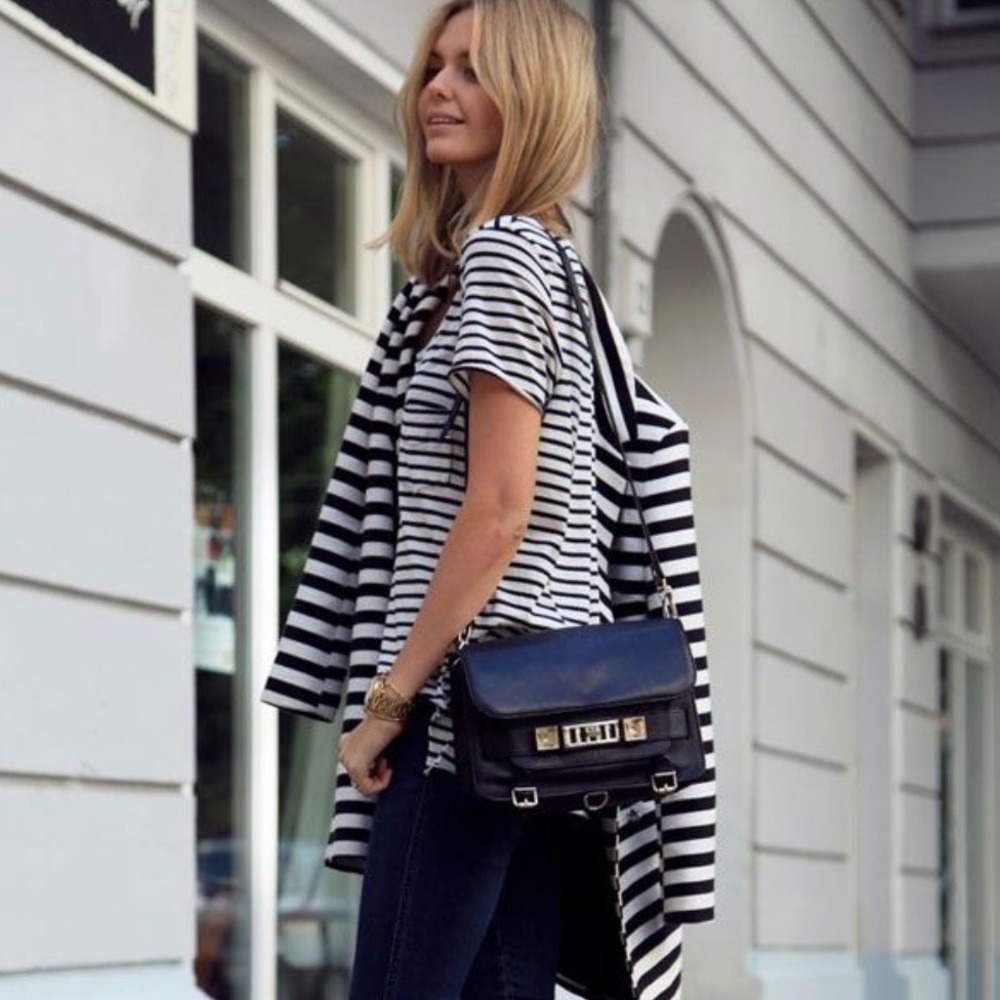 Vince navy and white stripe top